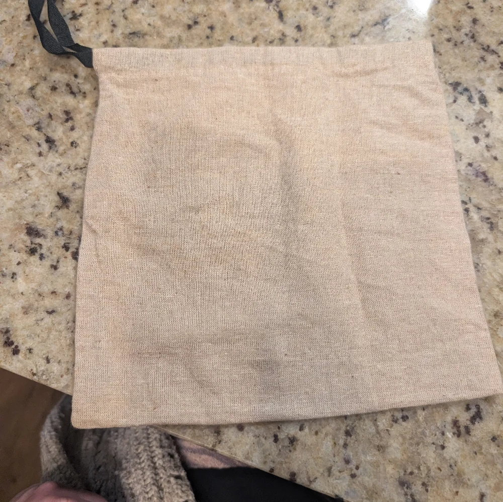 Gucci Tan Linen Drawstring Pouch with Black Ribbon - Picture 2 of 2